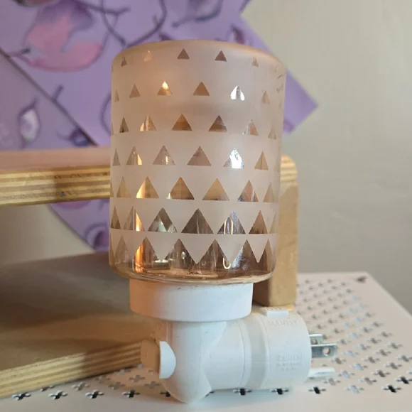 Geometric Patterned Night Light - Picture 1 of 7